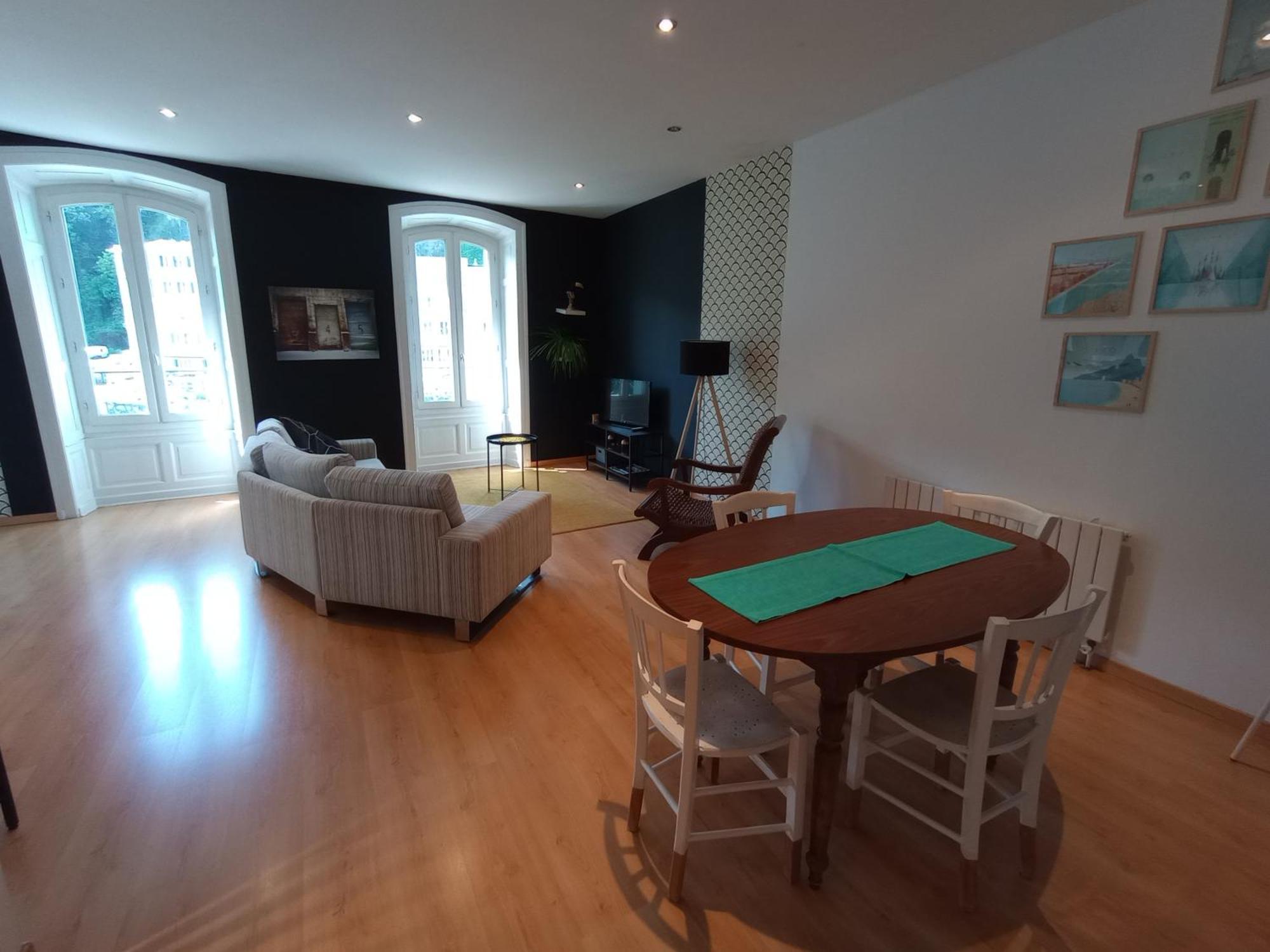 Tulle : Bel Appartement Lumineux En Centre Ville ภายนอก รูปภาพ